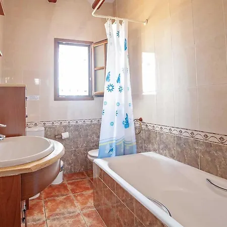 Villa Sleeps 14 Air Con Wifi