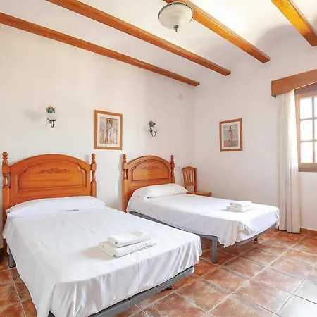 Villa Sleeps 14 Air Con Wifi