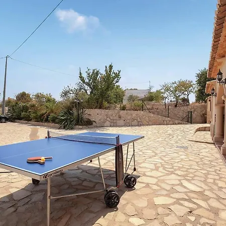 Sleeps 14 Air Con Wifi