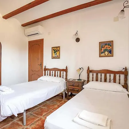 Villa Sleeps 14 Air Con Wifi